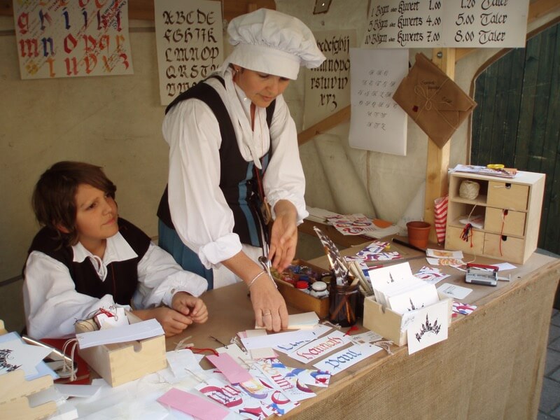 Wie du Kalligrafie zu Deinem Beruf machen kannst stadtmauerfestmichi072